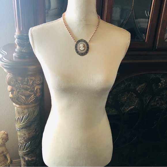 Handcrafted repurpose antique carved shell cameo Czech glass Pearl necklace - Picture 7 of 12